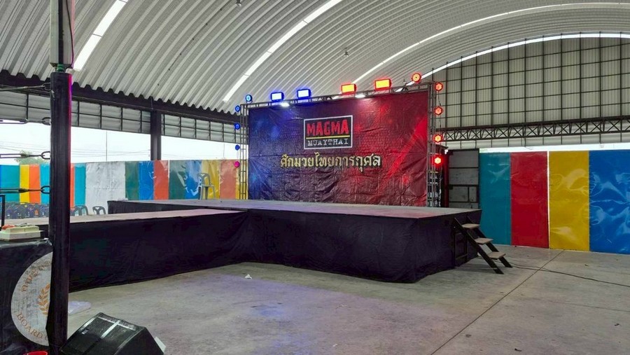 เวทีประธานพร้อม catwalk